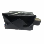 Trousse de toilette upcyclée en barnum noir