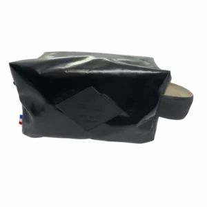 Trousse de toilette upcyclée en barnum noir