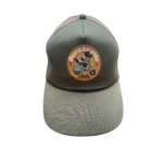 Casquette en coton 270g/m² avec un motif imprimé qui représente un loup en scooter, avec l'inscription "Born to ride"